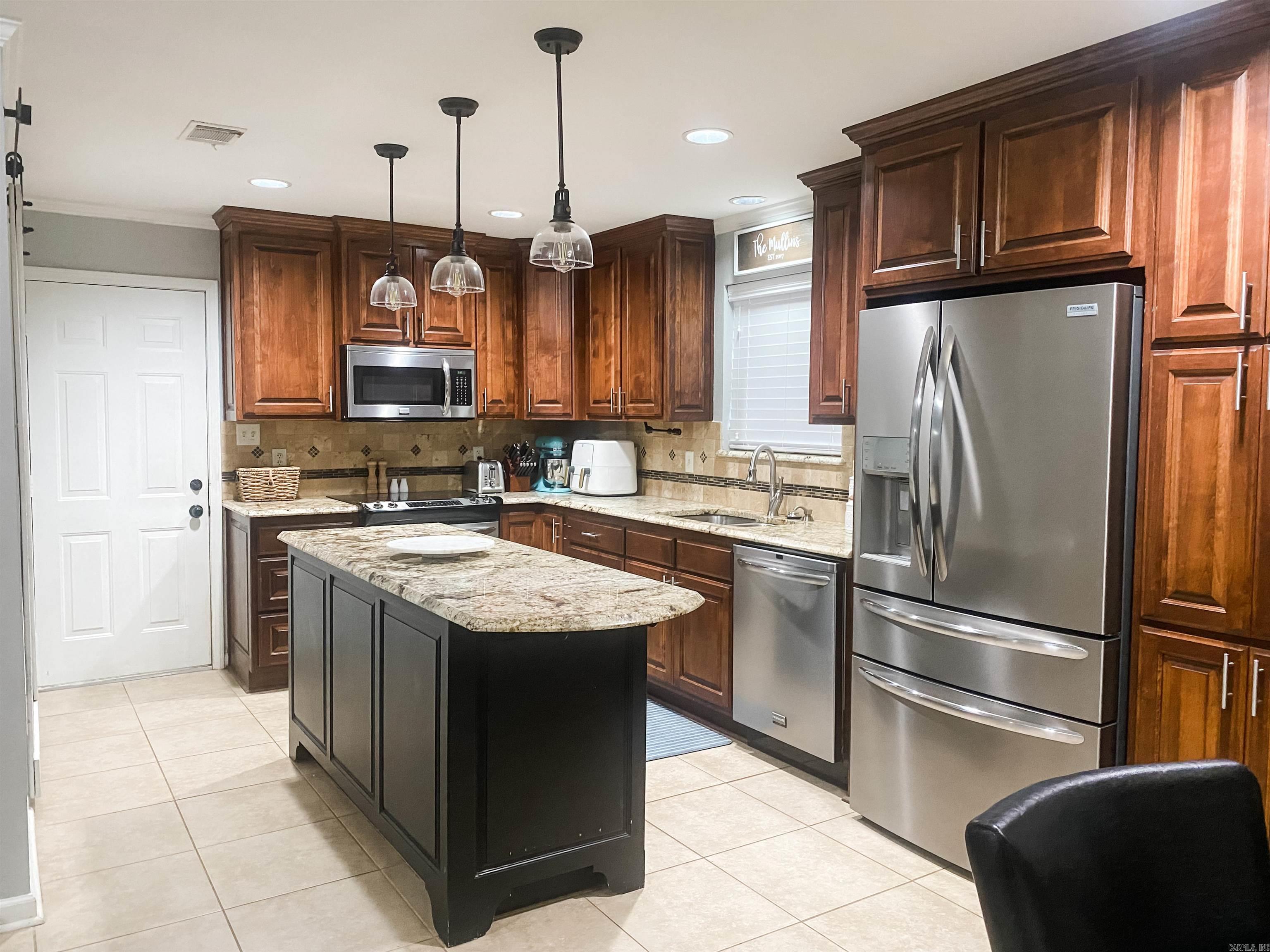 147 Rolling Oaks Drive