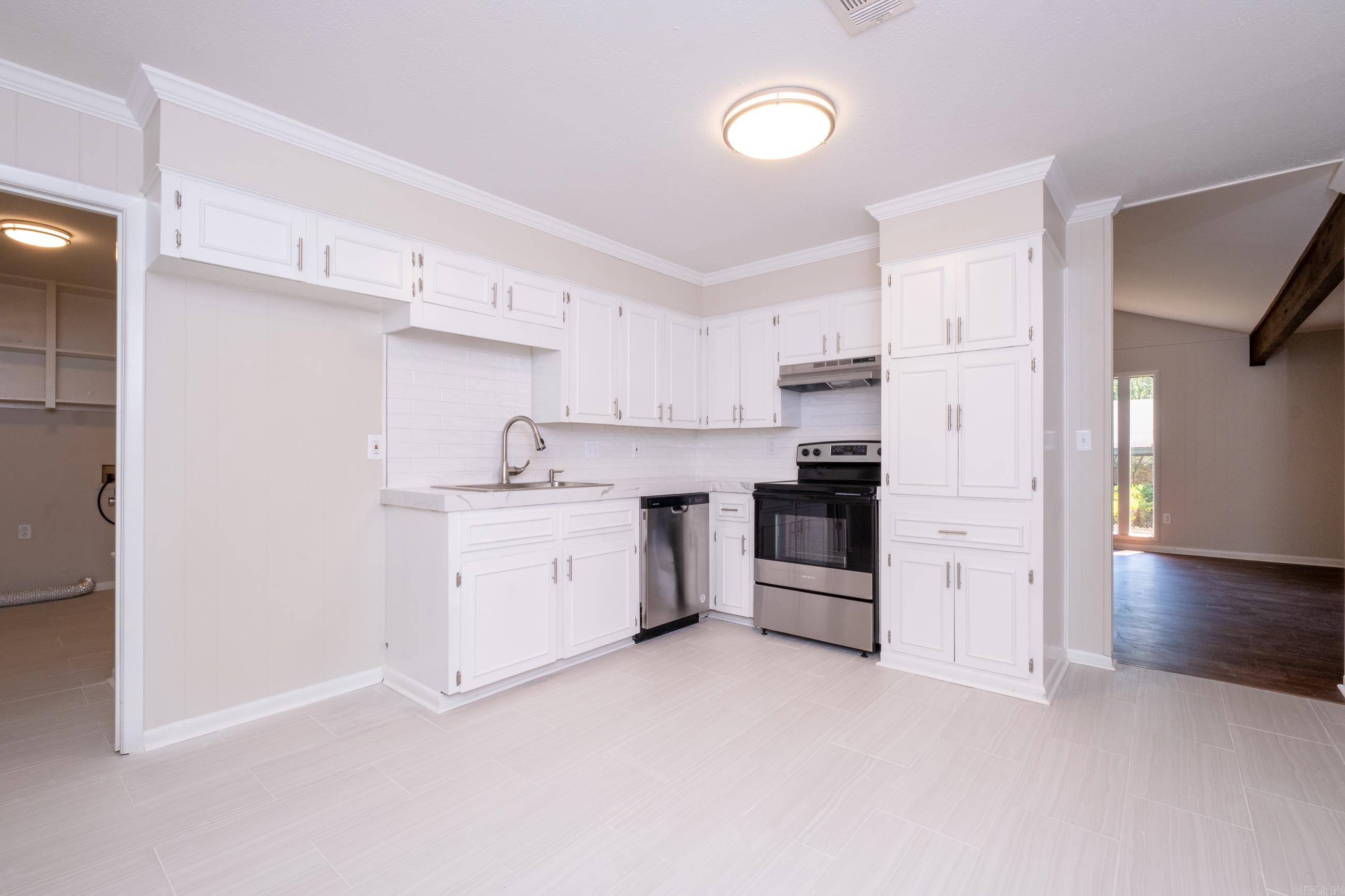 9509 Vanderbilt Drive