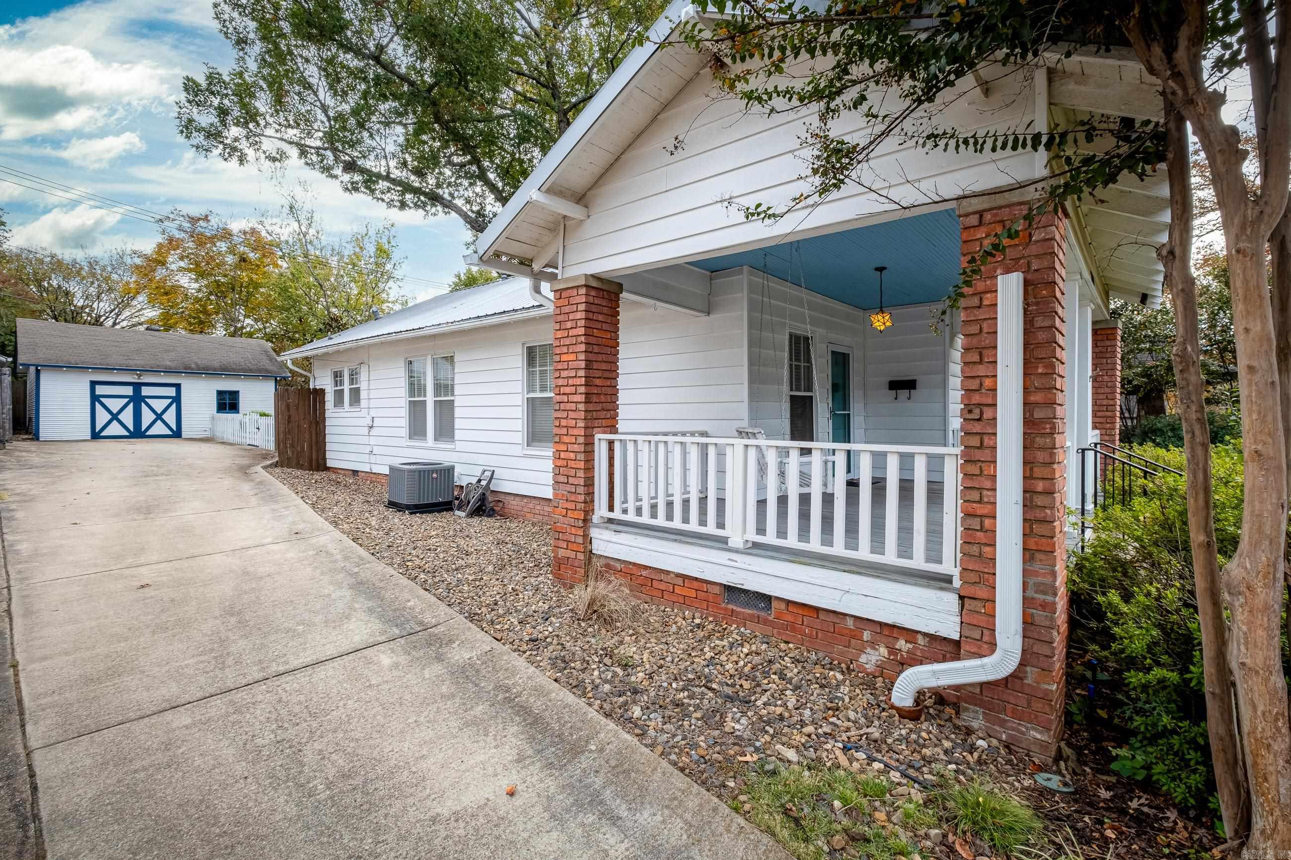 2017 N Garfield Street