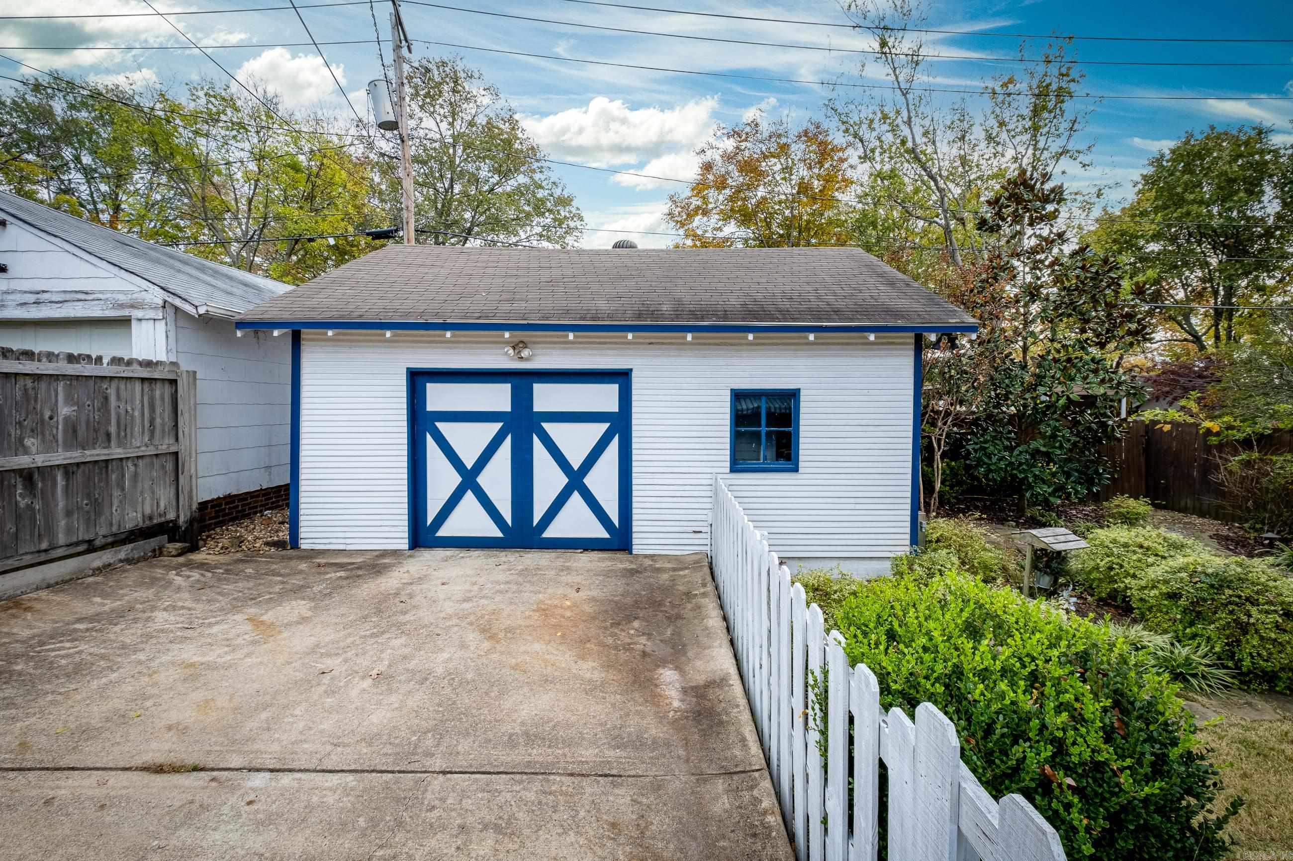 2017 N Garfield Street