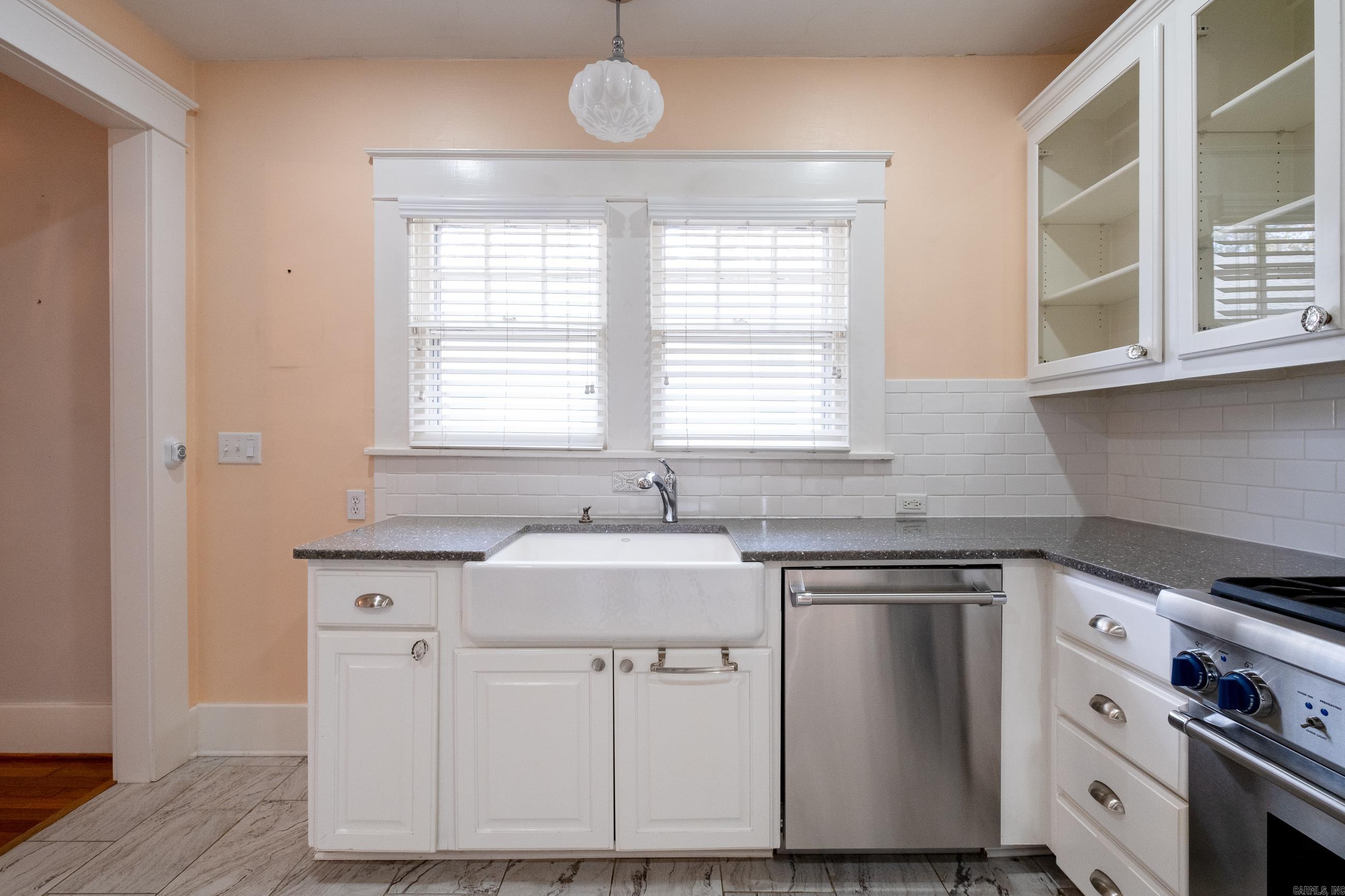 2017 N Garfield Street