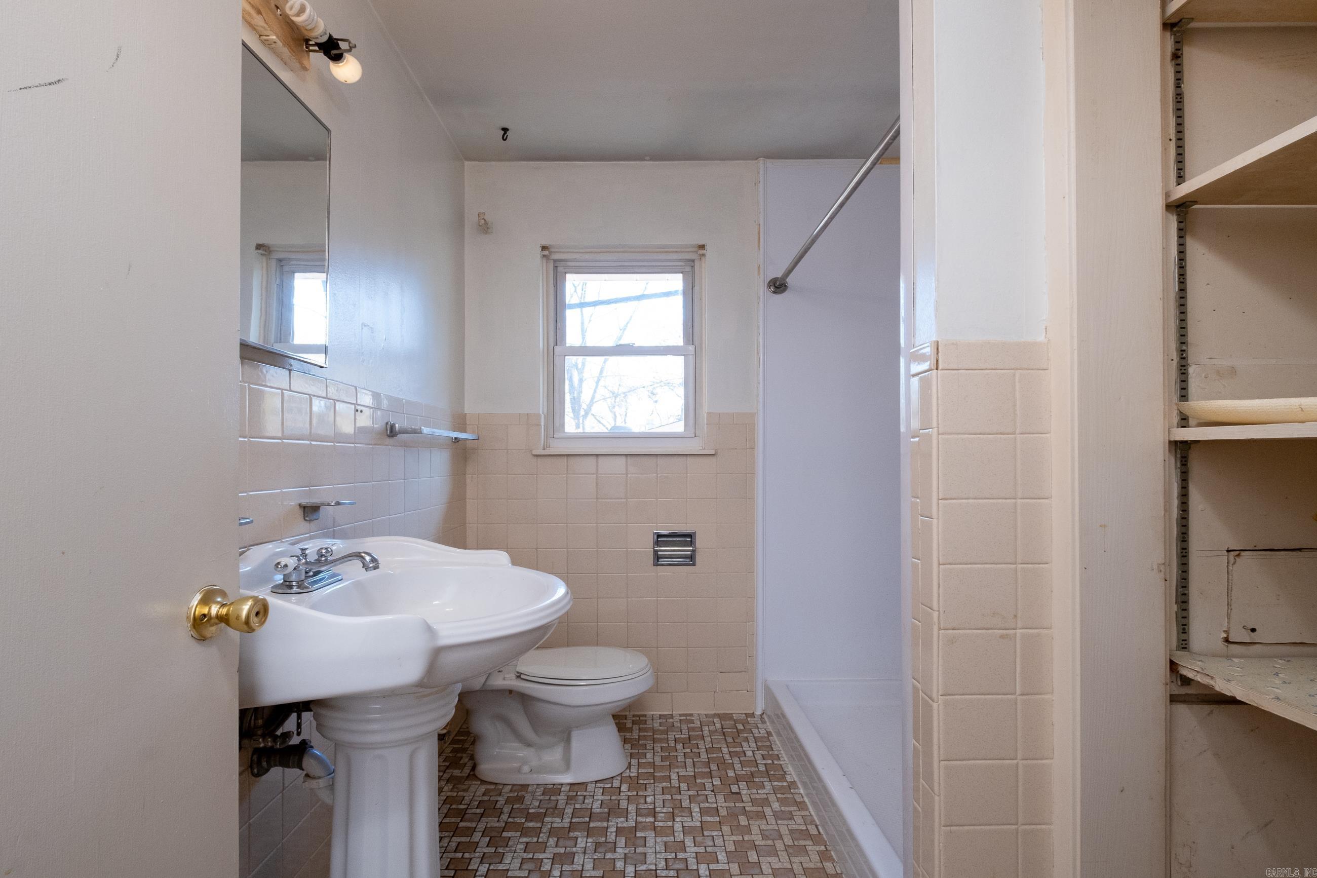 1607 Grove Hill Road