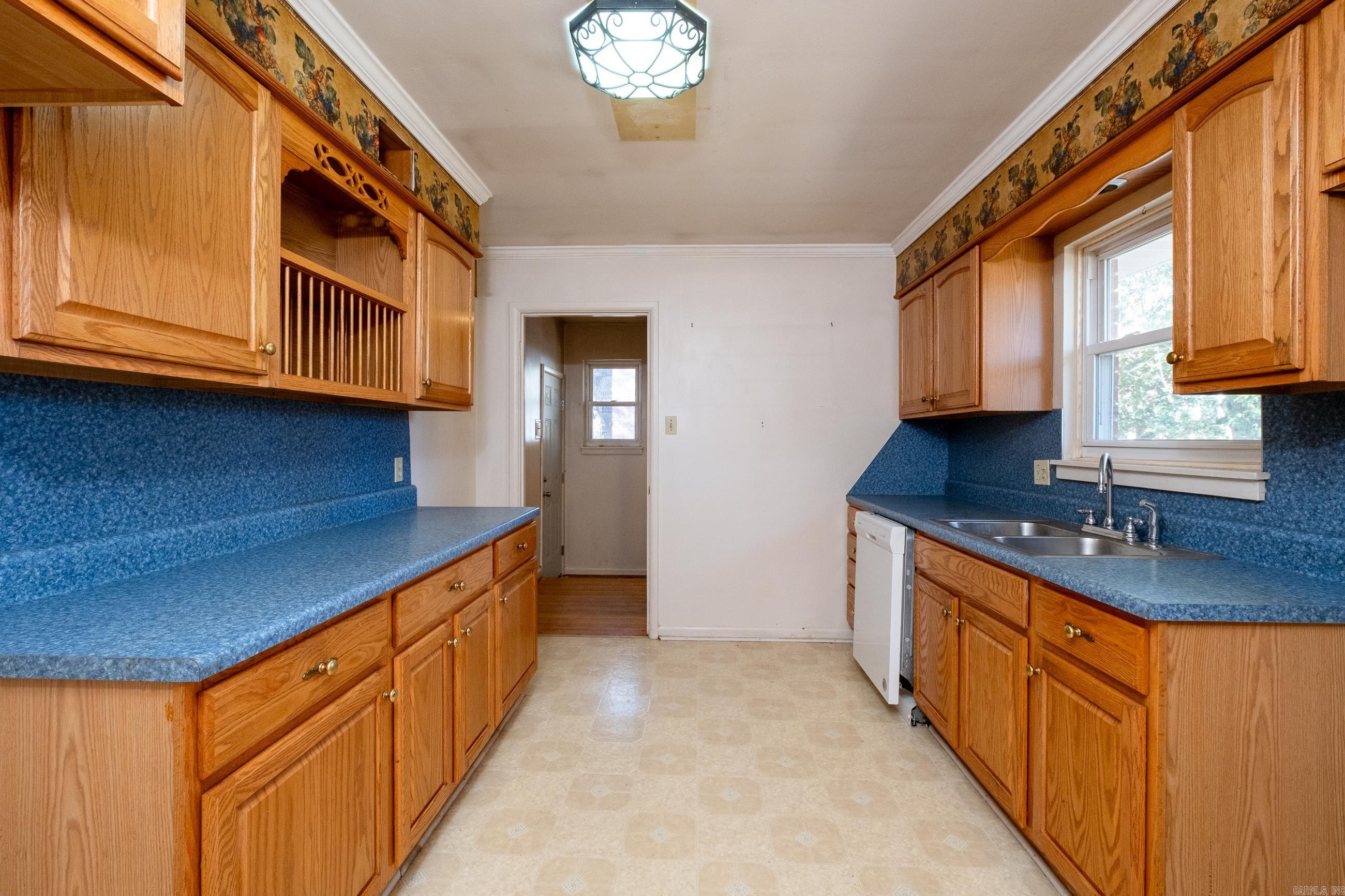 1607 Grove Hill Road