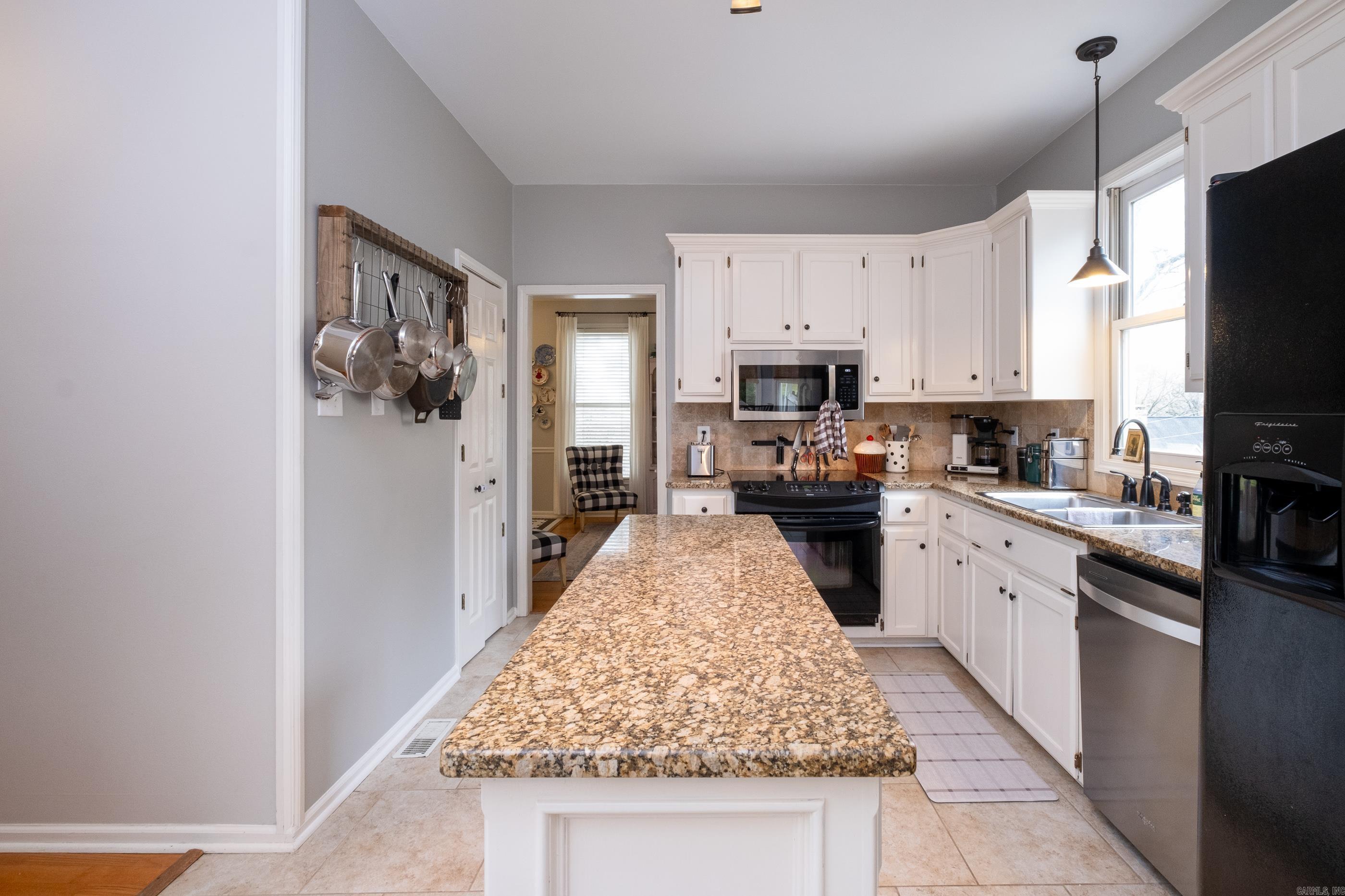 83 Saint Thomas Court