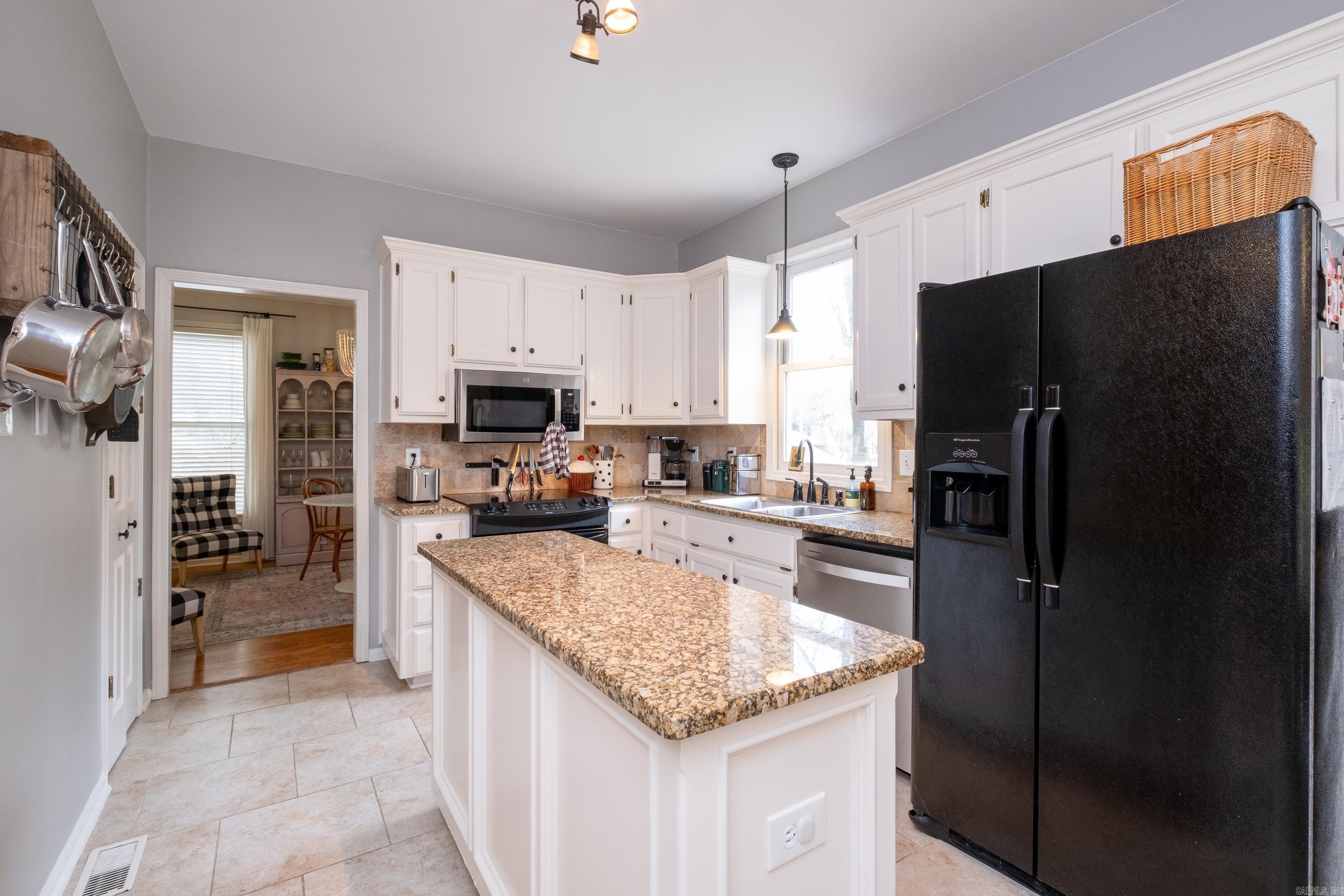 83 Saint Thomas Court