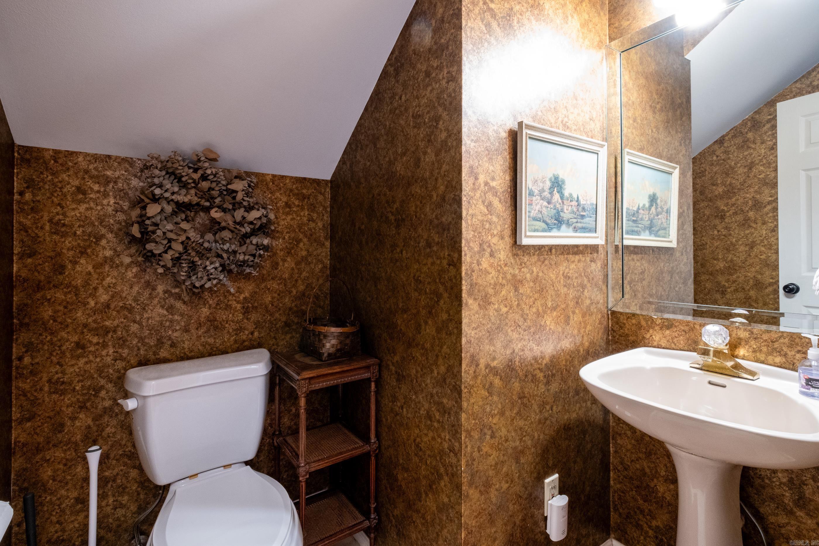 83 Saint Thomas Court