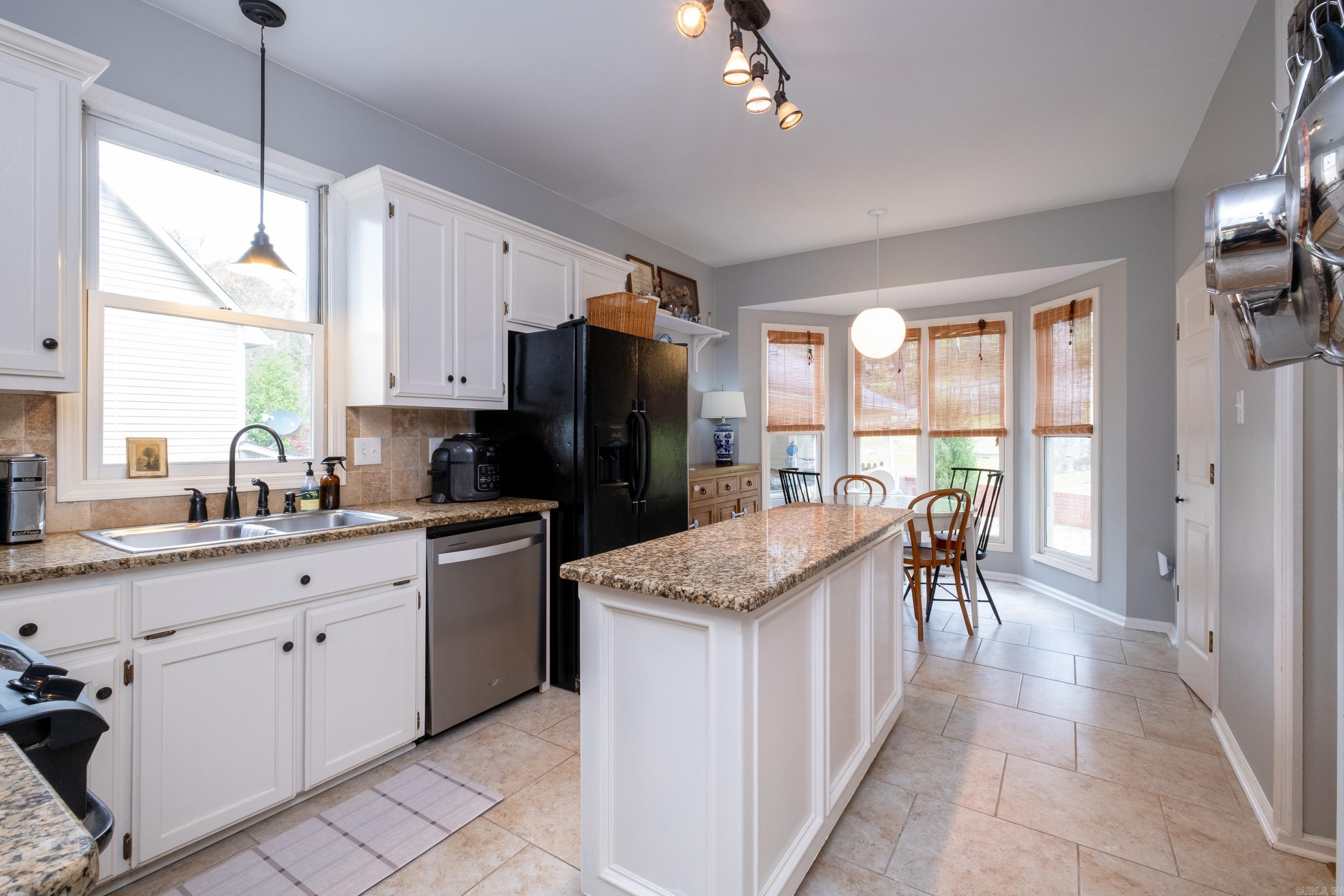 83 Saint Thomas Court