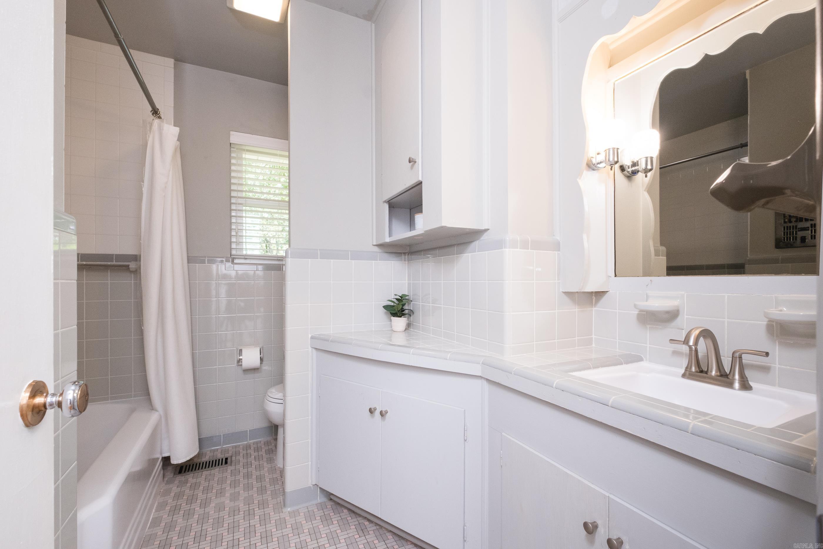 4509 Crestline Drive