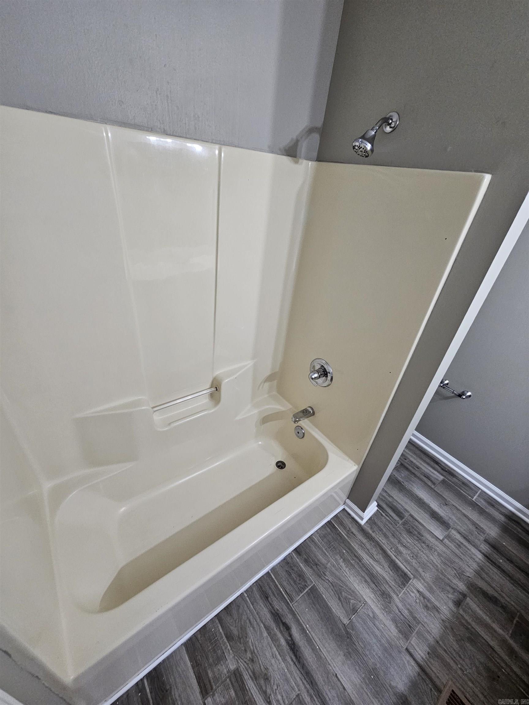 8700-8702 White Rock Lane