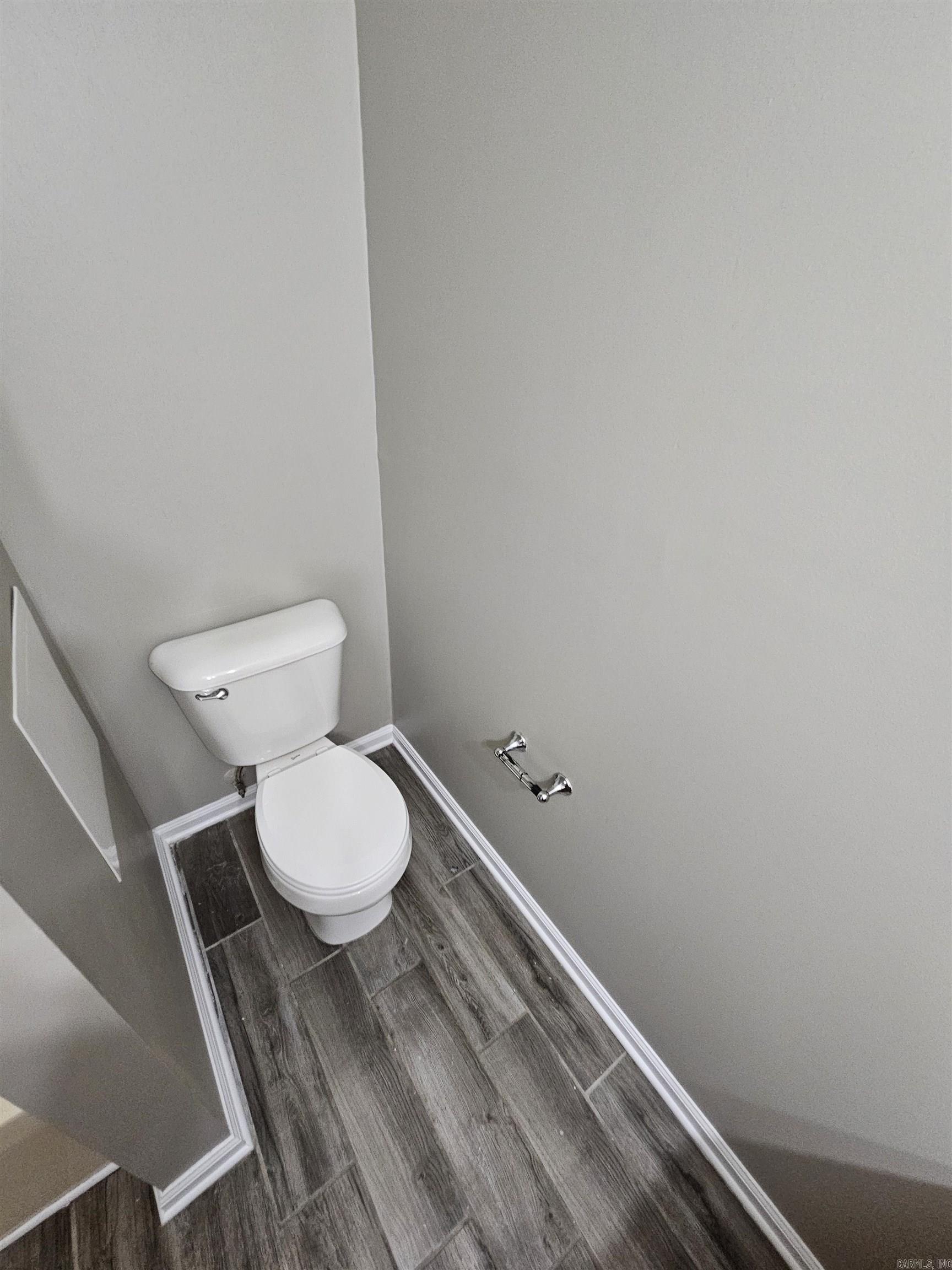 8700-8702 White Rock Lane