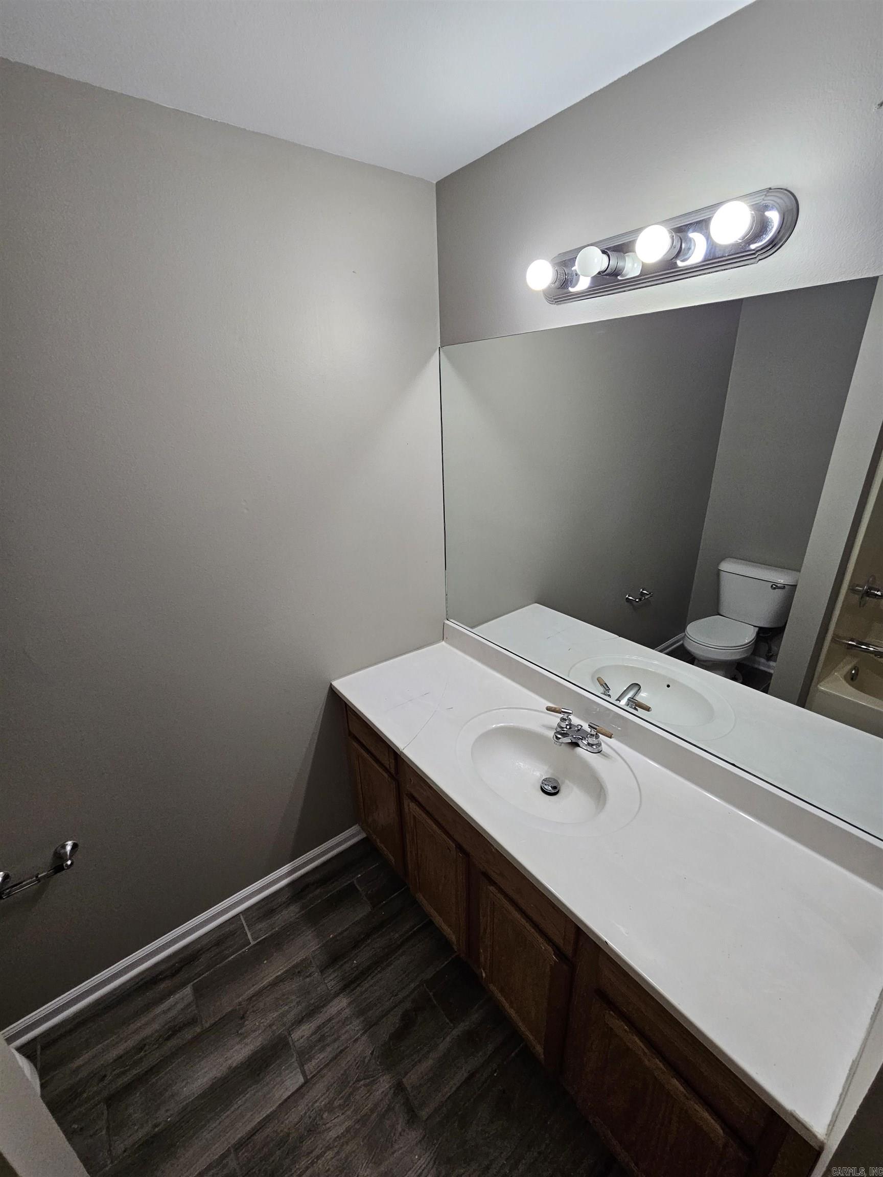 8700-8702 White Rock Lane