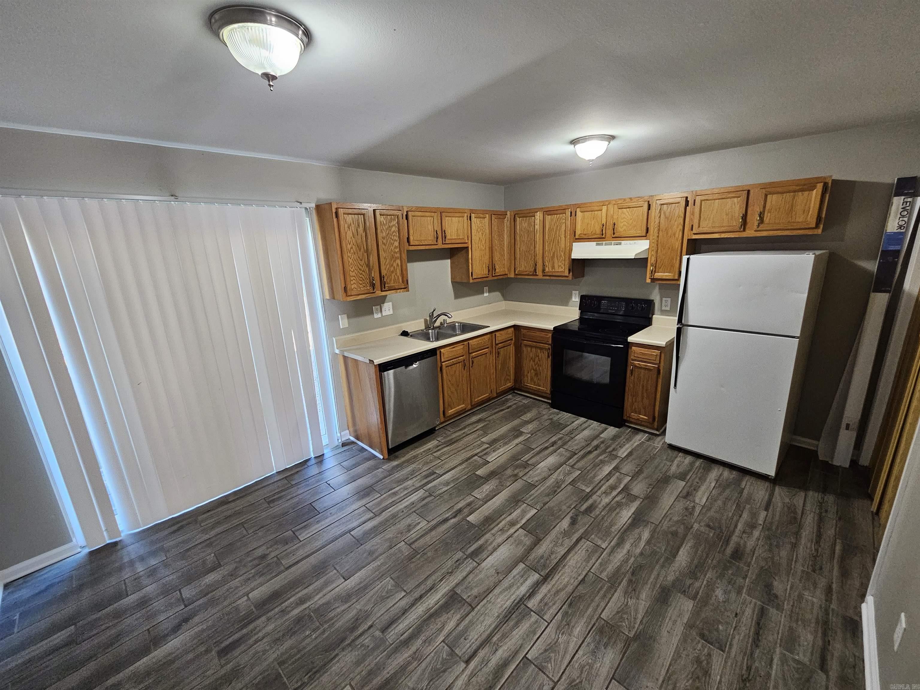 8700-8702 White Rock Lane