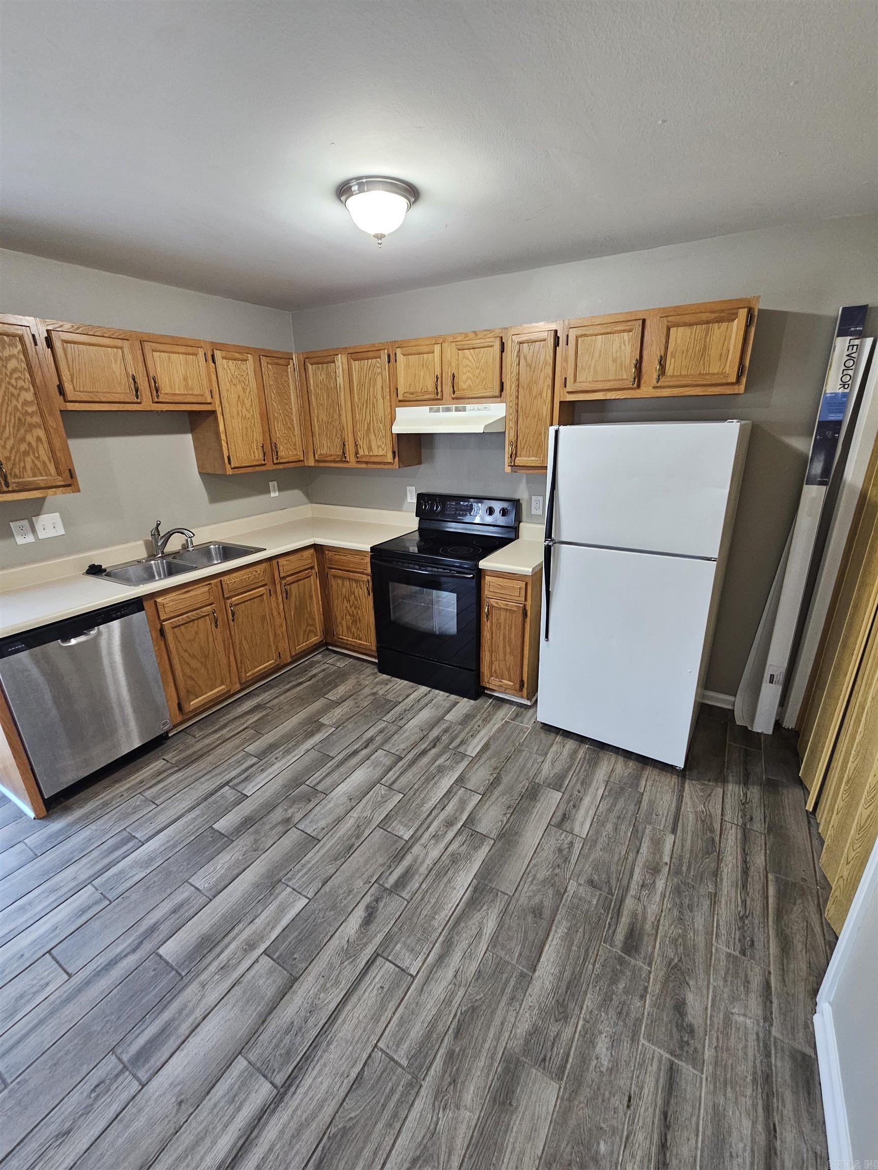 8700-8702 White Rock Lane