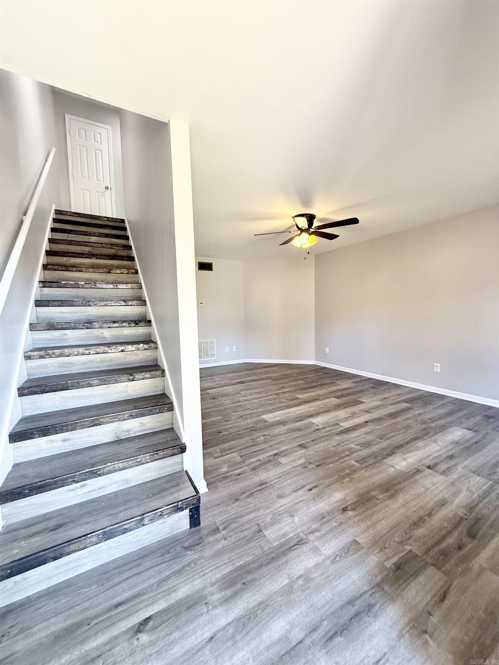8700-8702 White Rock Lane