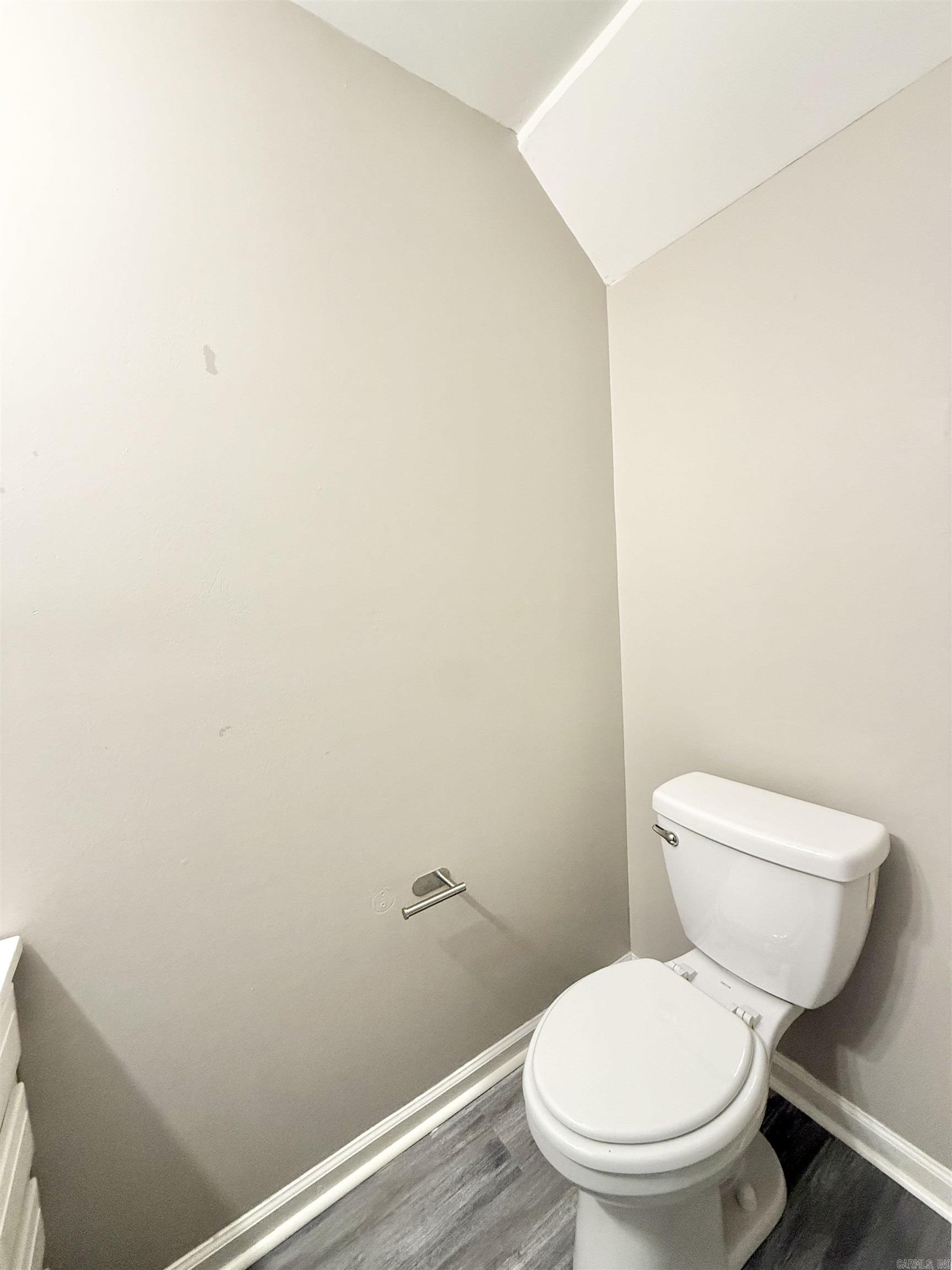 8700-8702 White Rock Lane