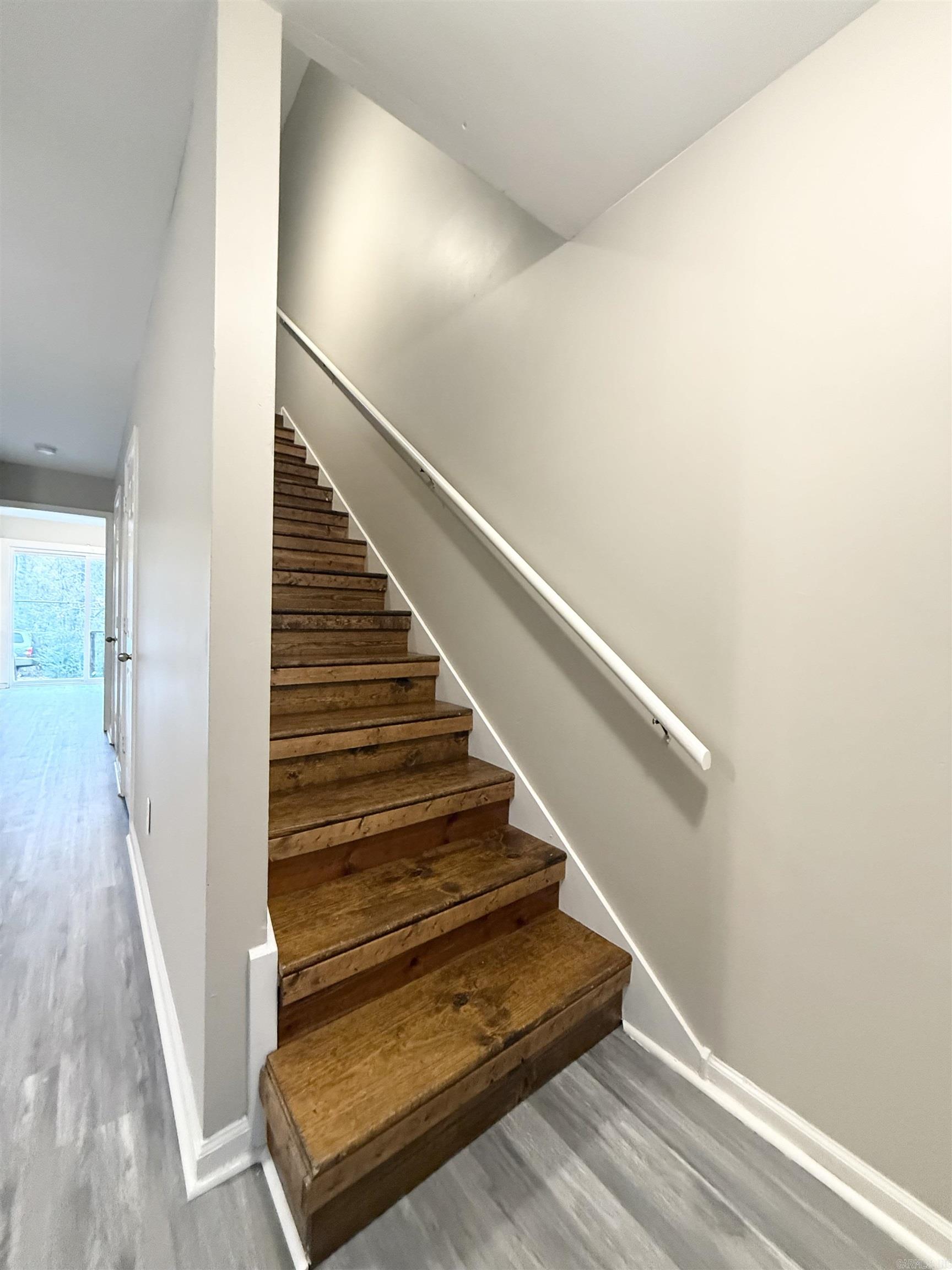 8700-8702 White Rock Lane
