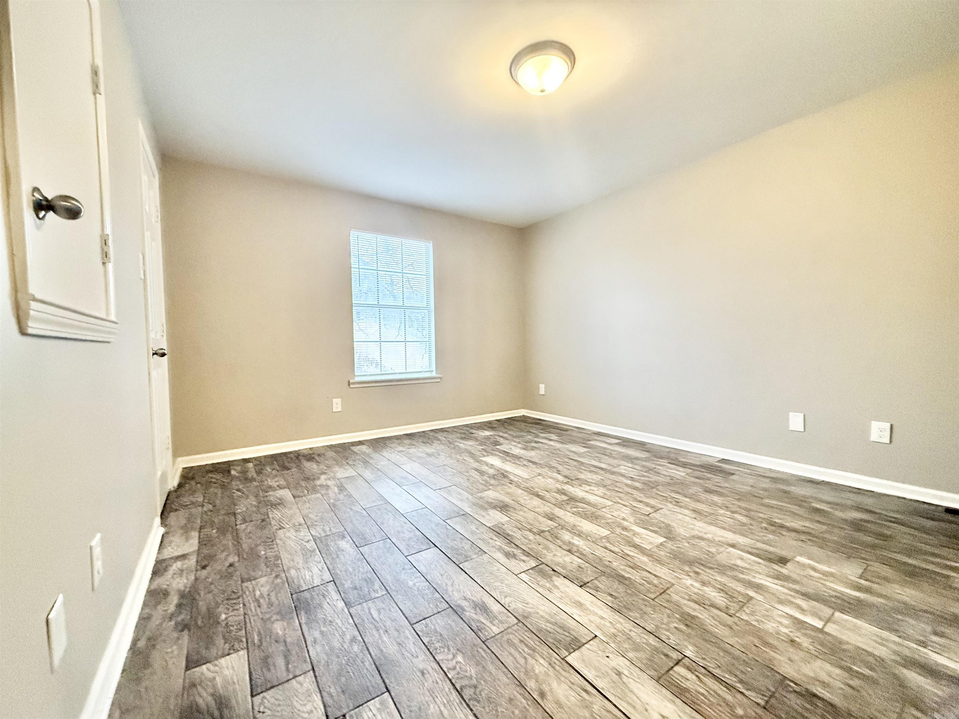 8700-8702 White Rock Lane