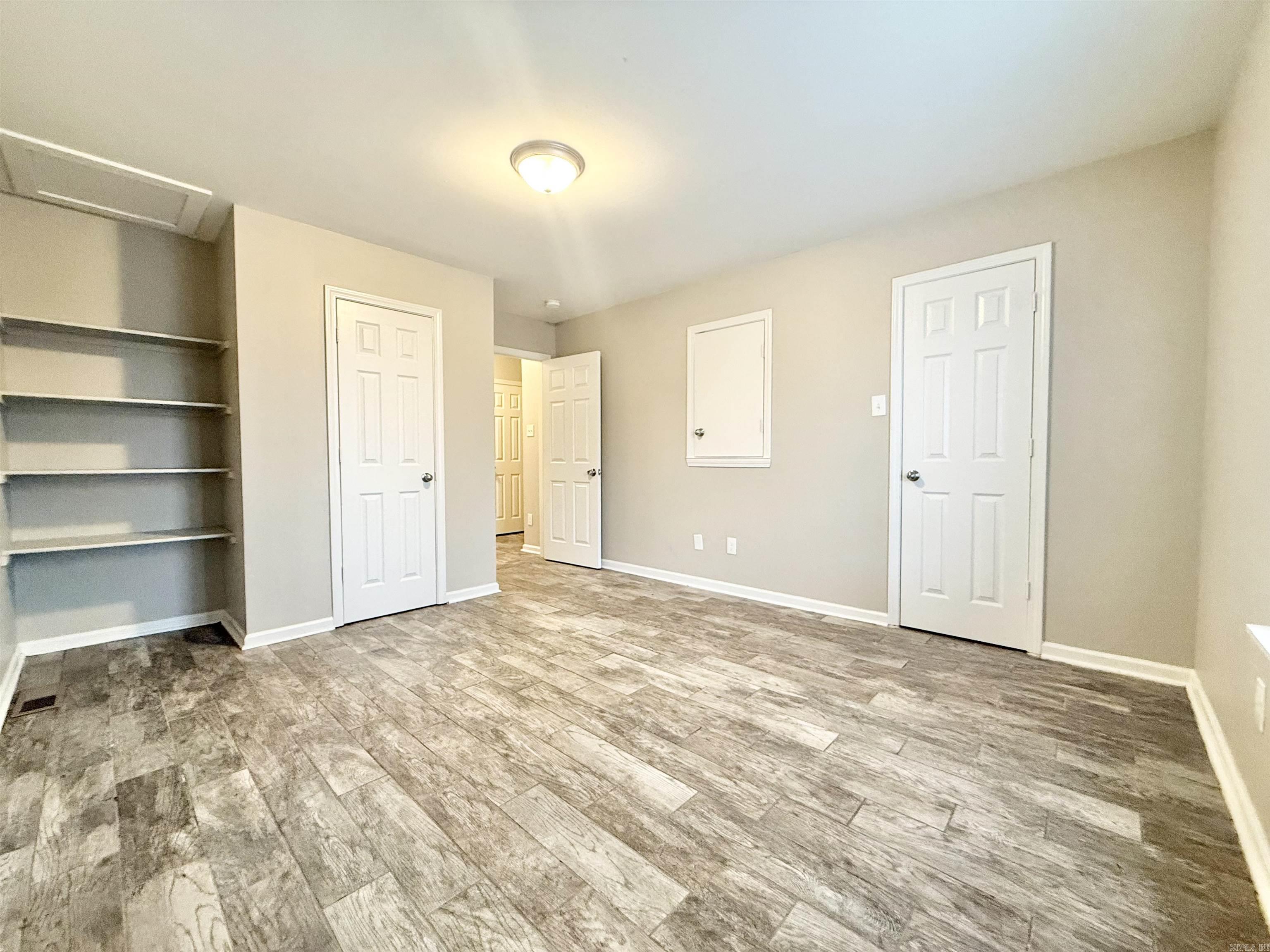 8700-8702 White Rock Lane