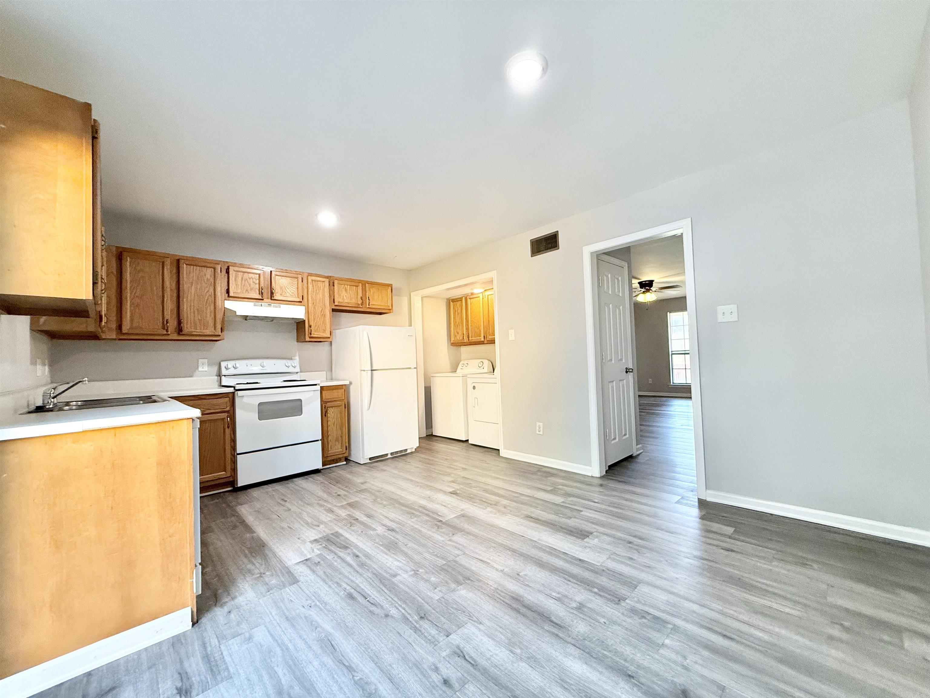 8700-8702 White Rock Lane