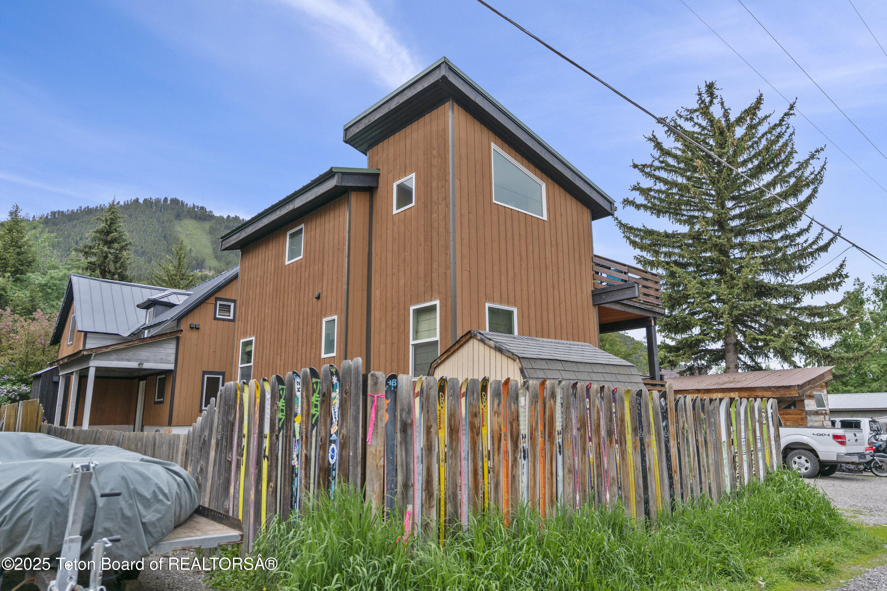 663&665 E KELLY Avenue