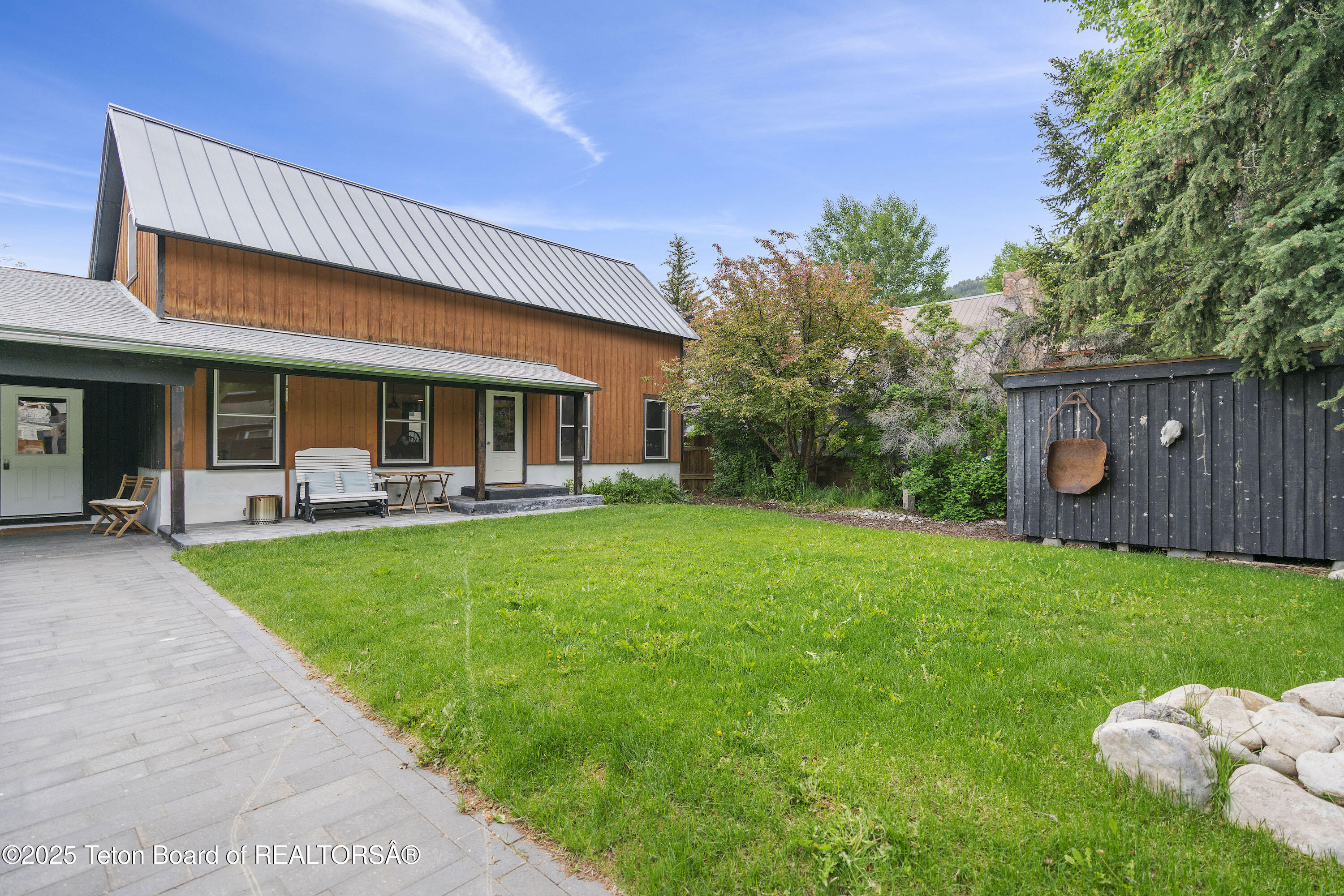 663&665 E KELLY Avenue