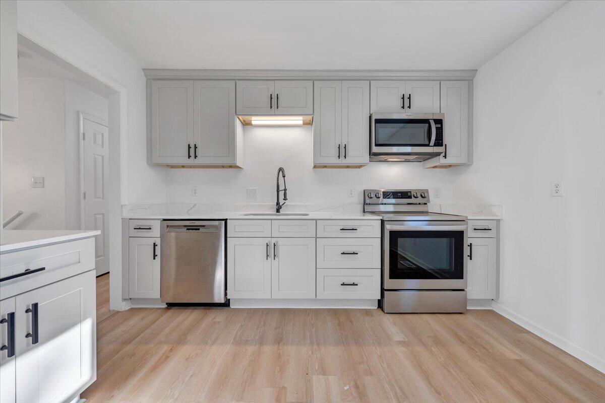 3112 Davis AVE