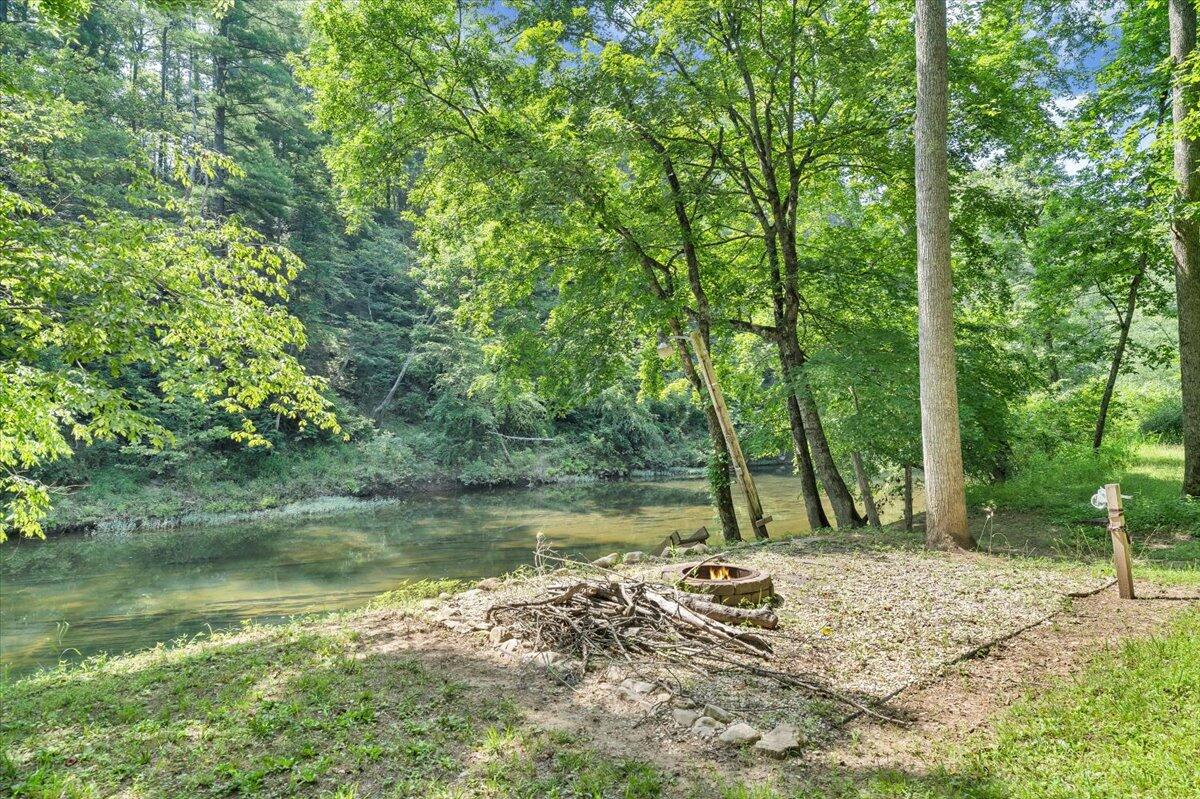 267 Summer LN