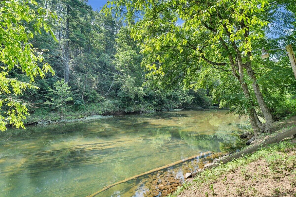 267 Summer LN