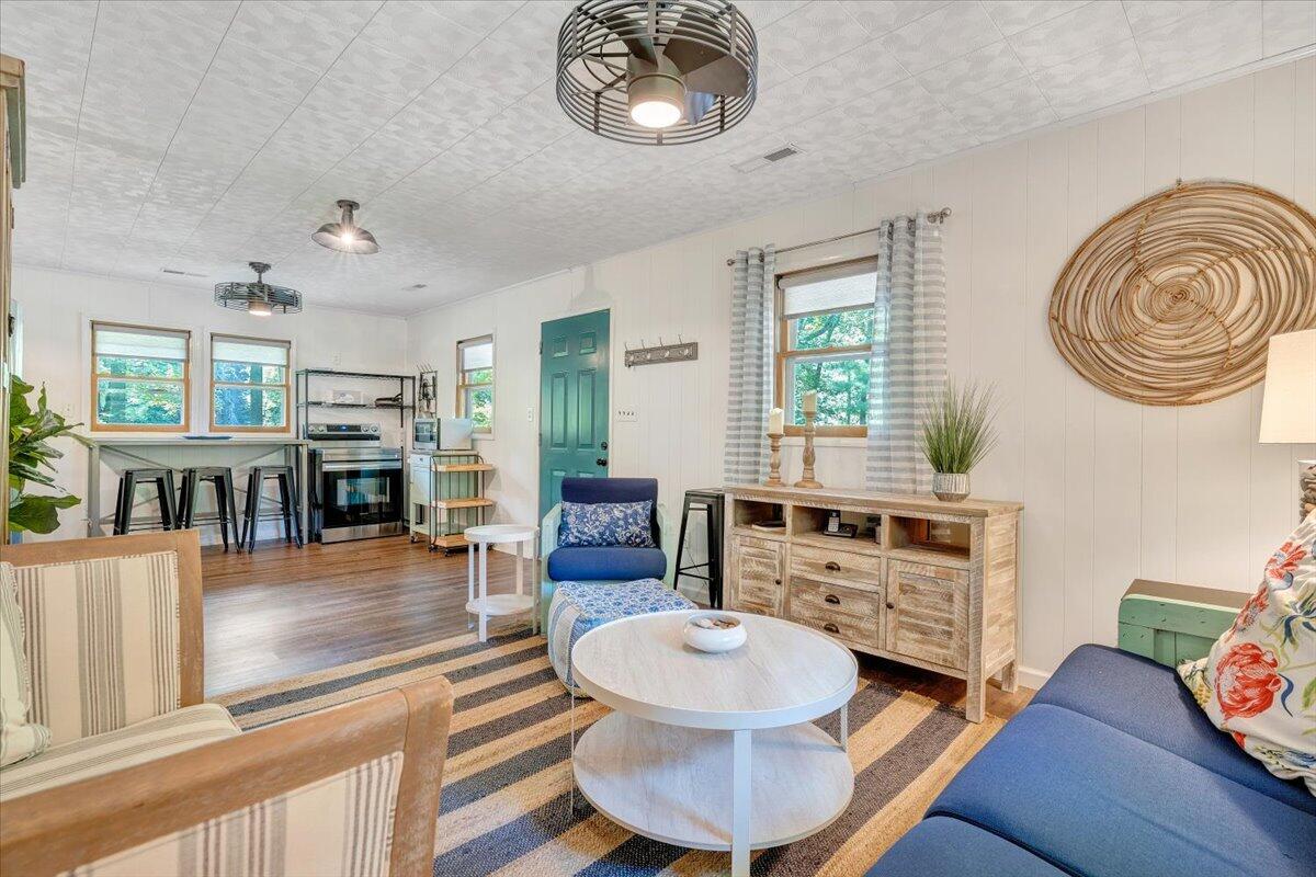267 Summer LN