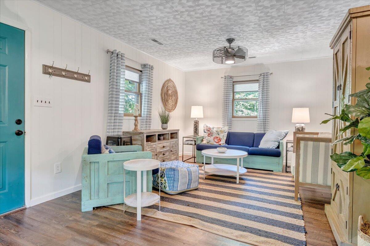 267 Summer LN