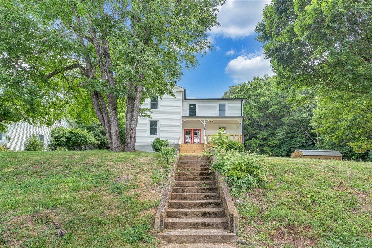 496 Boyd ST
