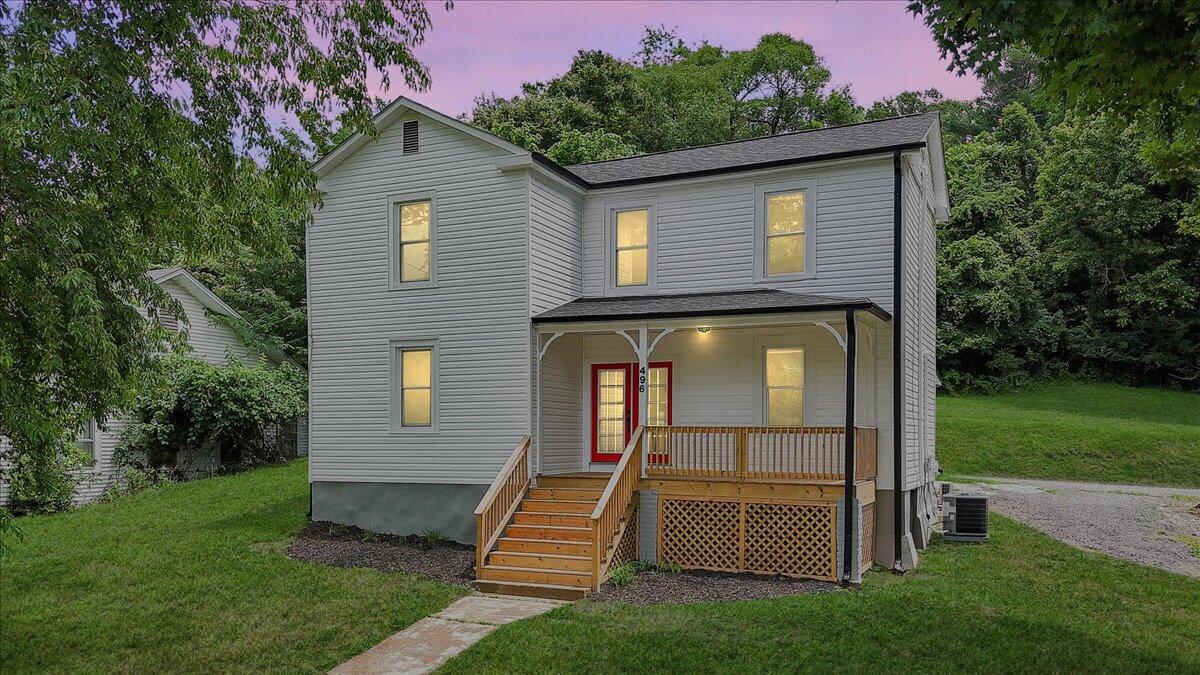 496 Boyd ST