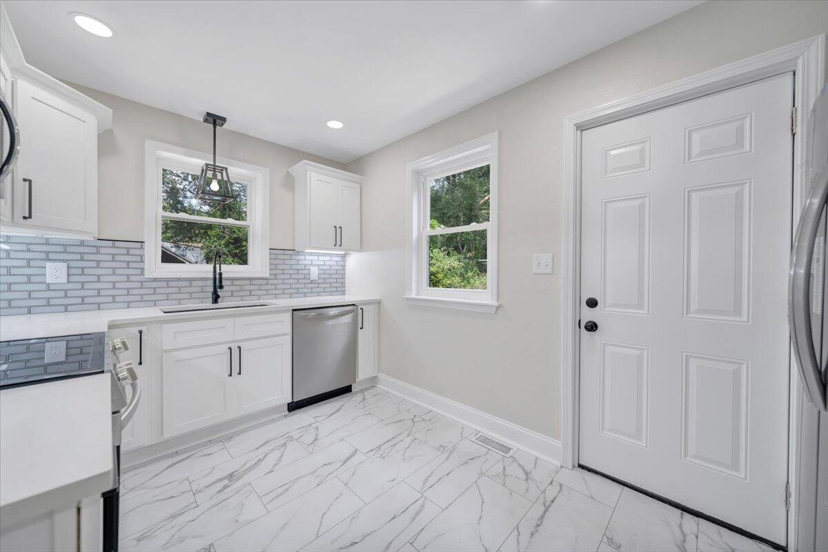 2013 Peters Creek RD NW