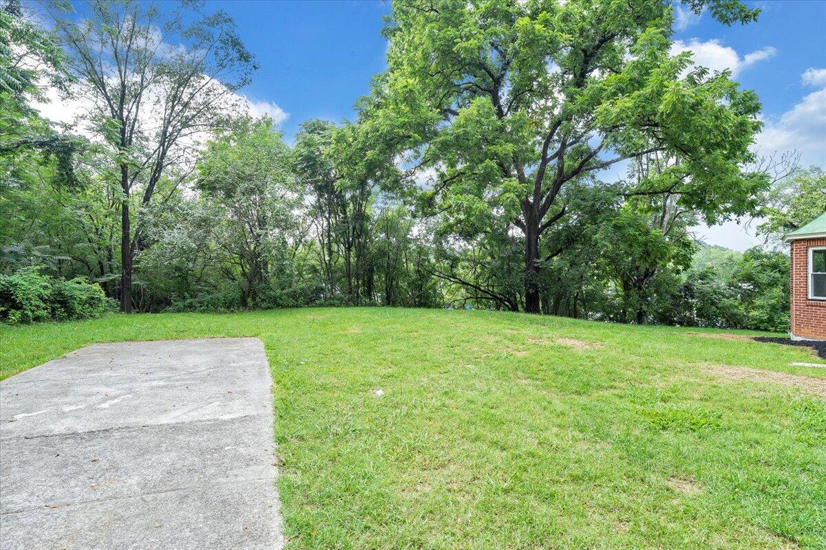 2013 Peters Creek RD NW