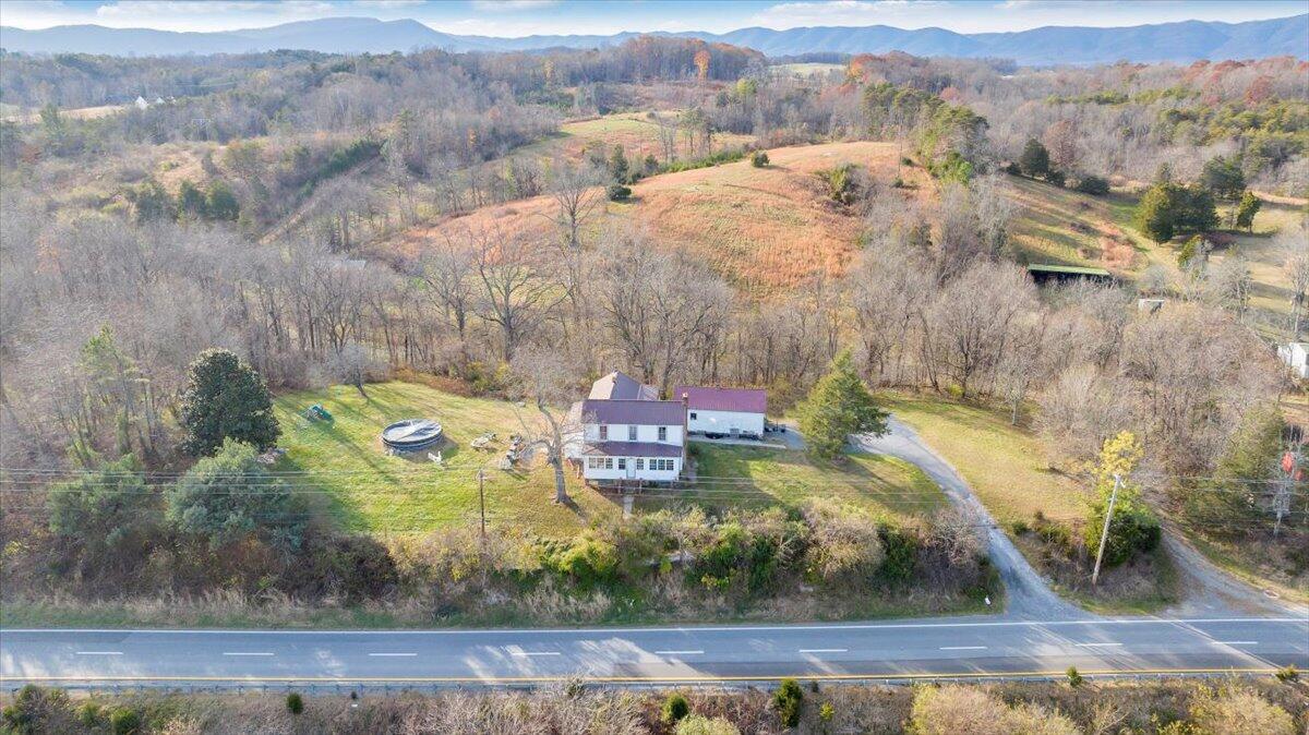 6457 Roanoke RD