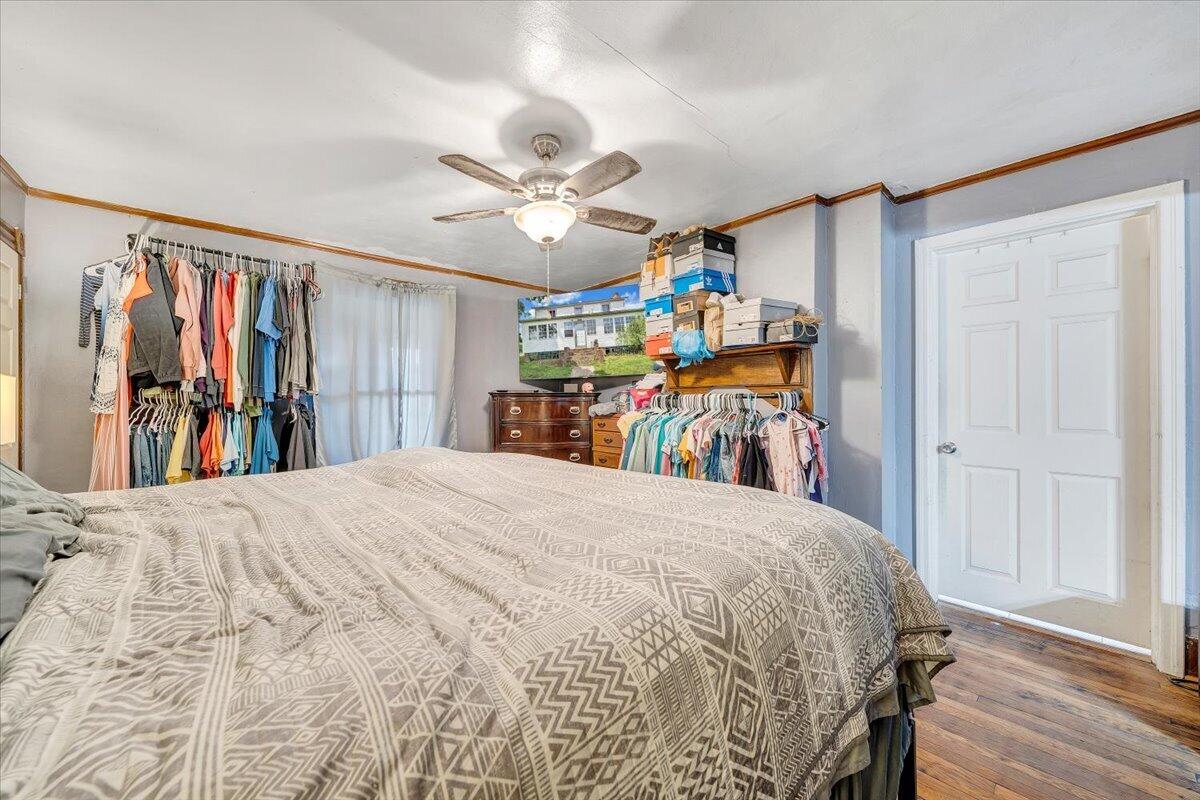 6457 Roanoke RD