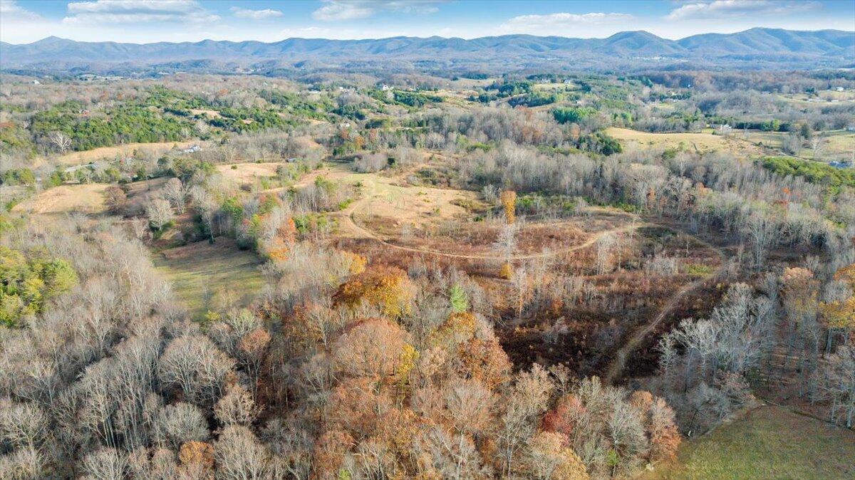 6457 Roanoke RD