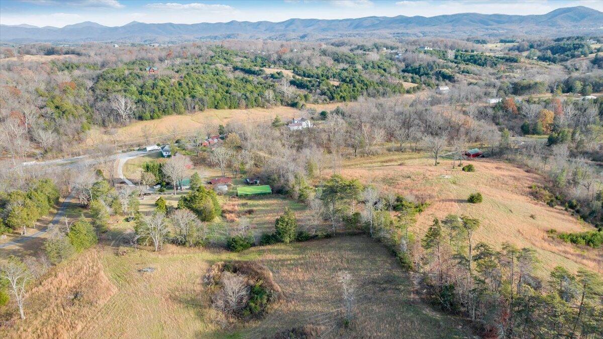 6457 Roanoke RD