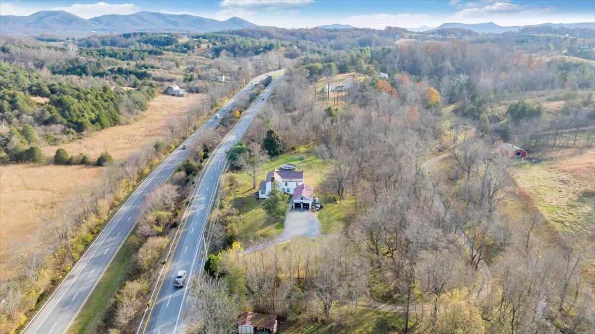 6457 Roanoke RD