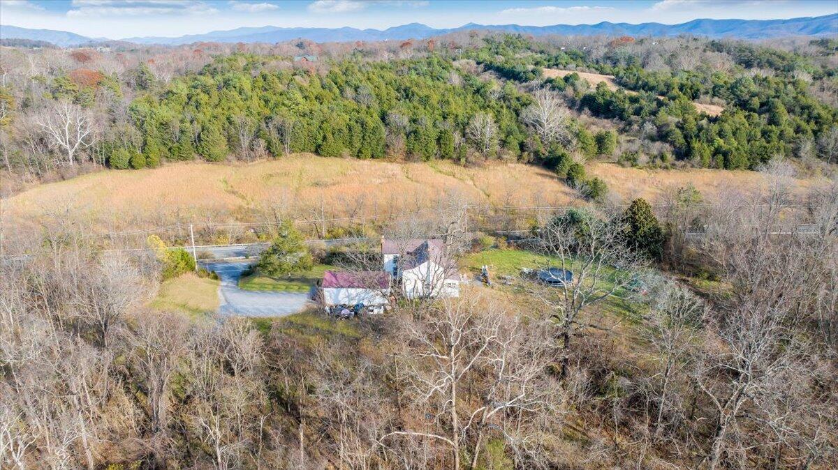 6457 Roanoke RD