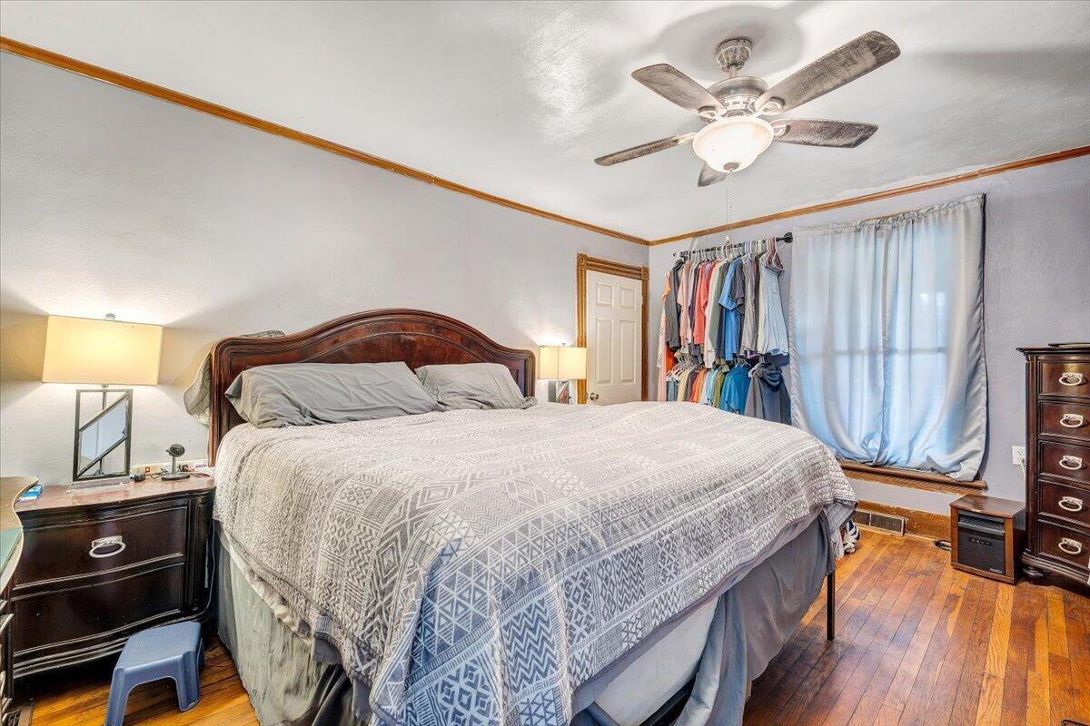 6457 Roanoke RD