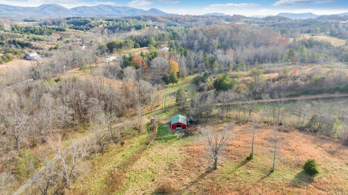 6457 Roanoke RD