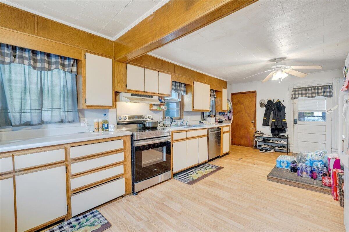 6457 Roanoke RD
