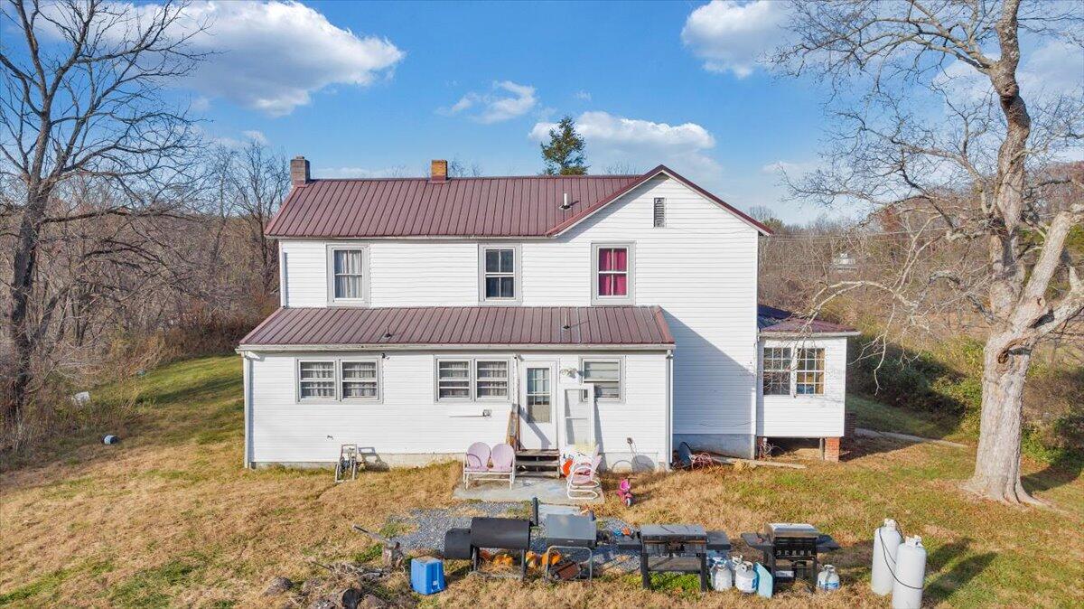 6457 Roanoke RD