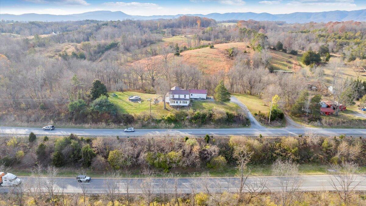 6457 Roanoke RD