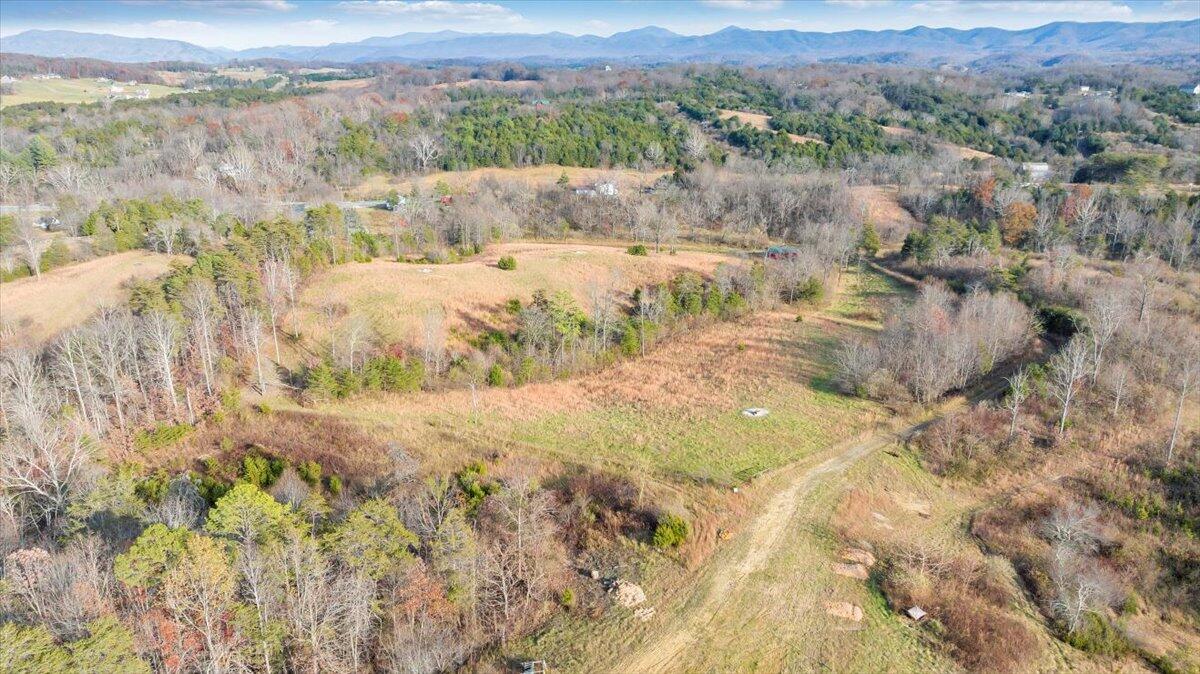 6457 Roanoke RD