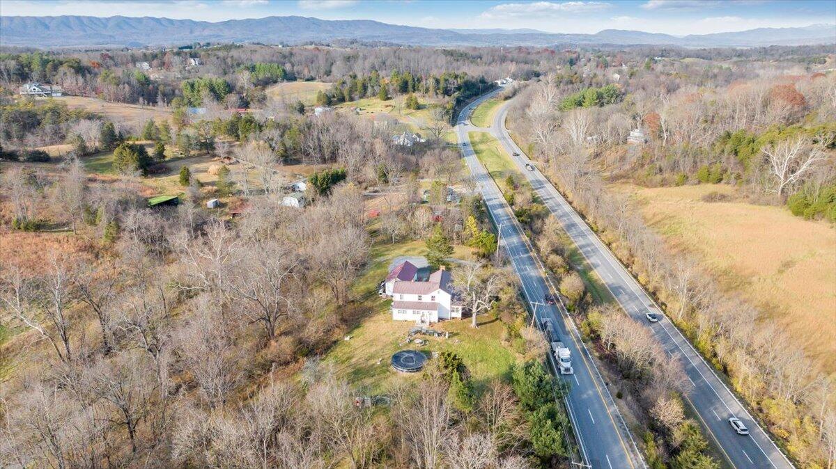 6457 Roanoke RD
