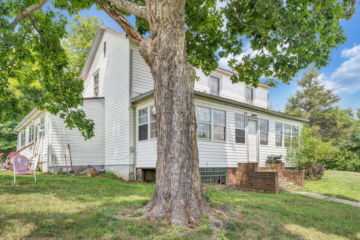 6457 Roanoke RD