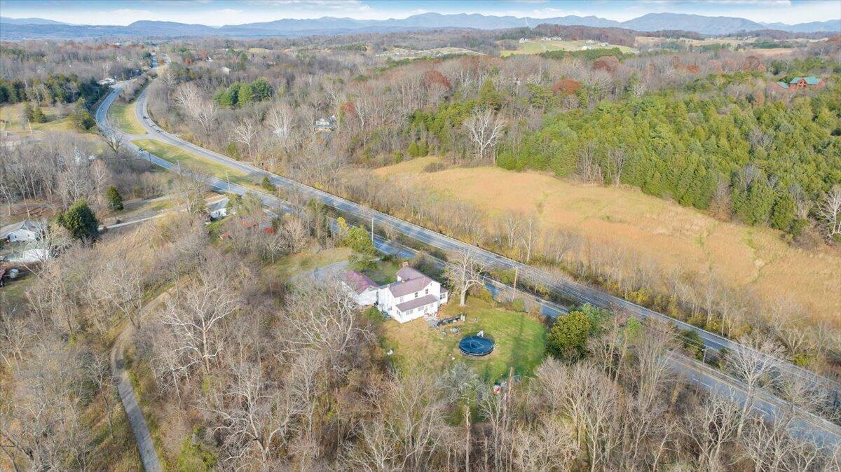 6457 Roanoke RD