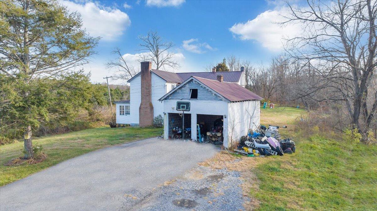 6457 Roanoke RD